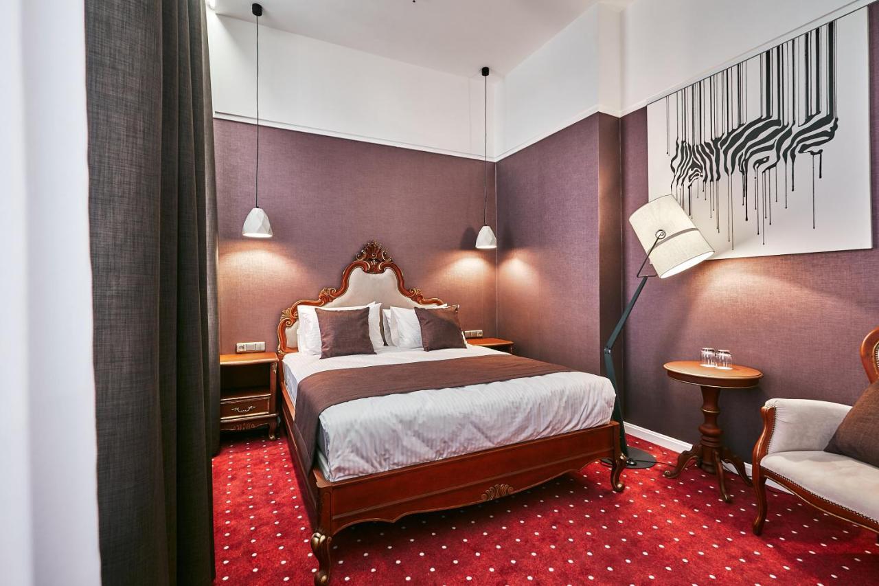 Grand Hotel Lviv Casino & Spa Ngoại thất bức ảnh A room at the hotel