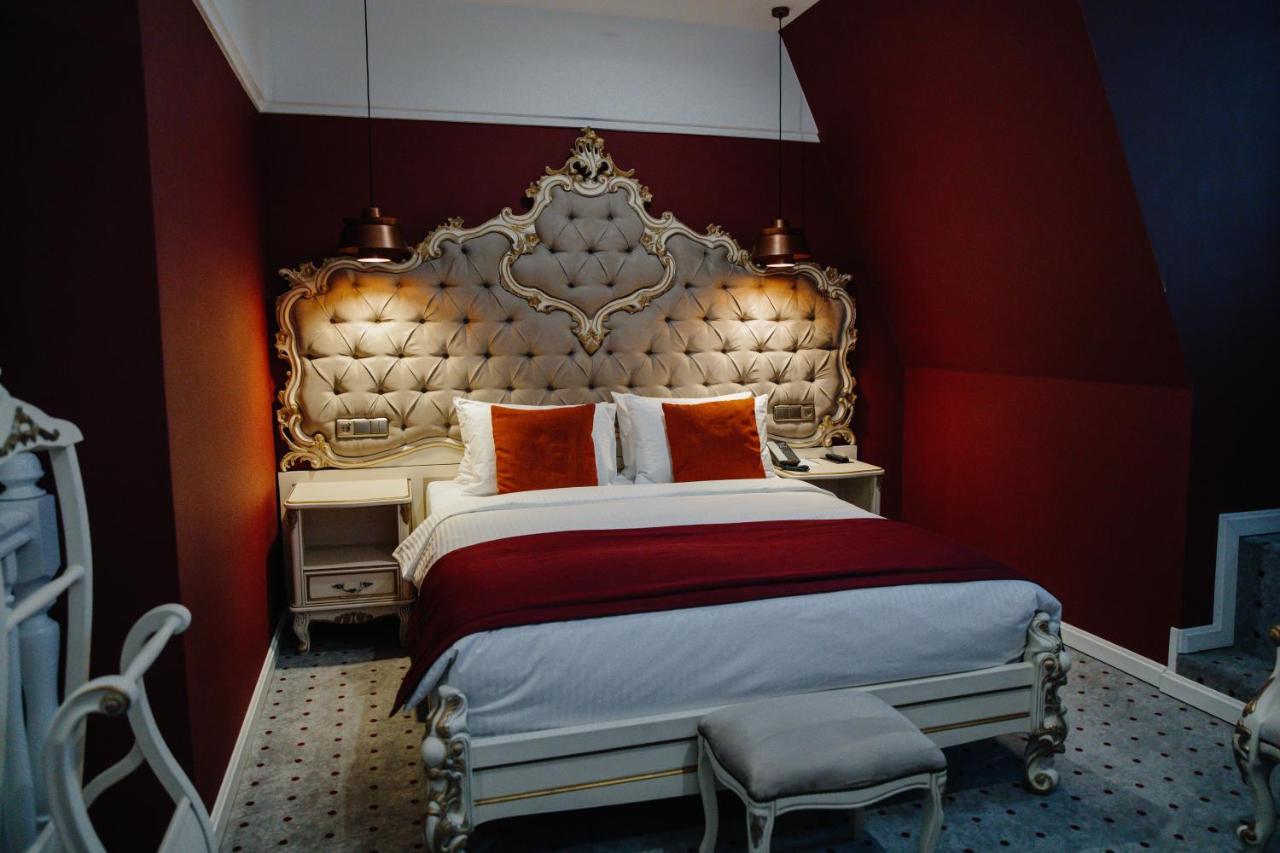 Grand Hotel Lviv Casino & Spa Ngoại thất bức ảnh A bedroom at the hotel