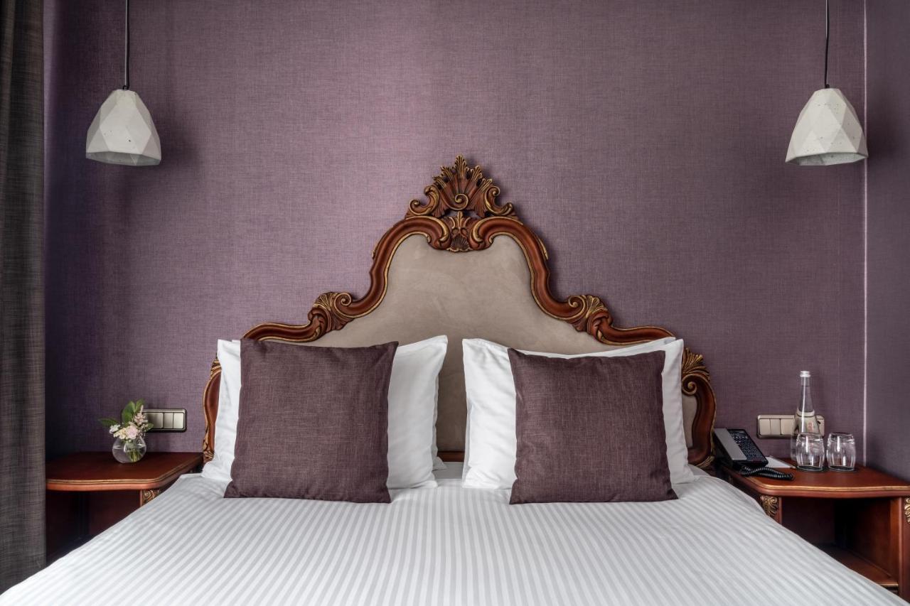 Grand Hotel Lviv Casino & Spa Ngoại thất bức ảnh A bedroom at the hotel