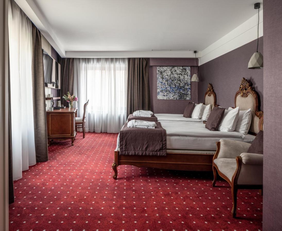 Grand Hotel Lviv Casino & Spa Ngoại thất bức ảnh A room at the hotel