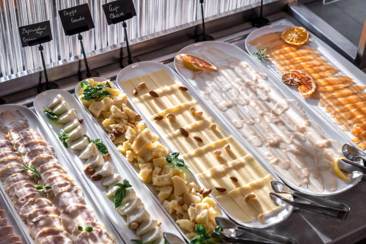 Grand Hotel Lviv Casino & Spa Ngoại thất bức ảnh A selection of tapas