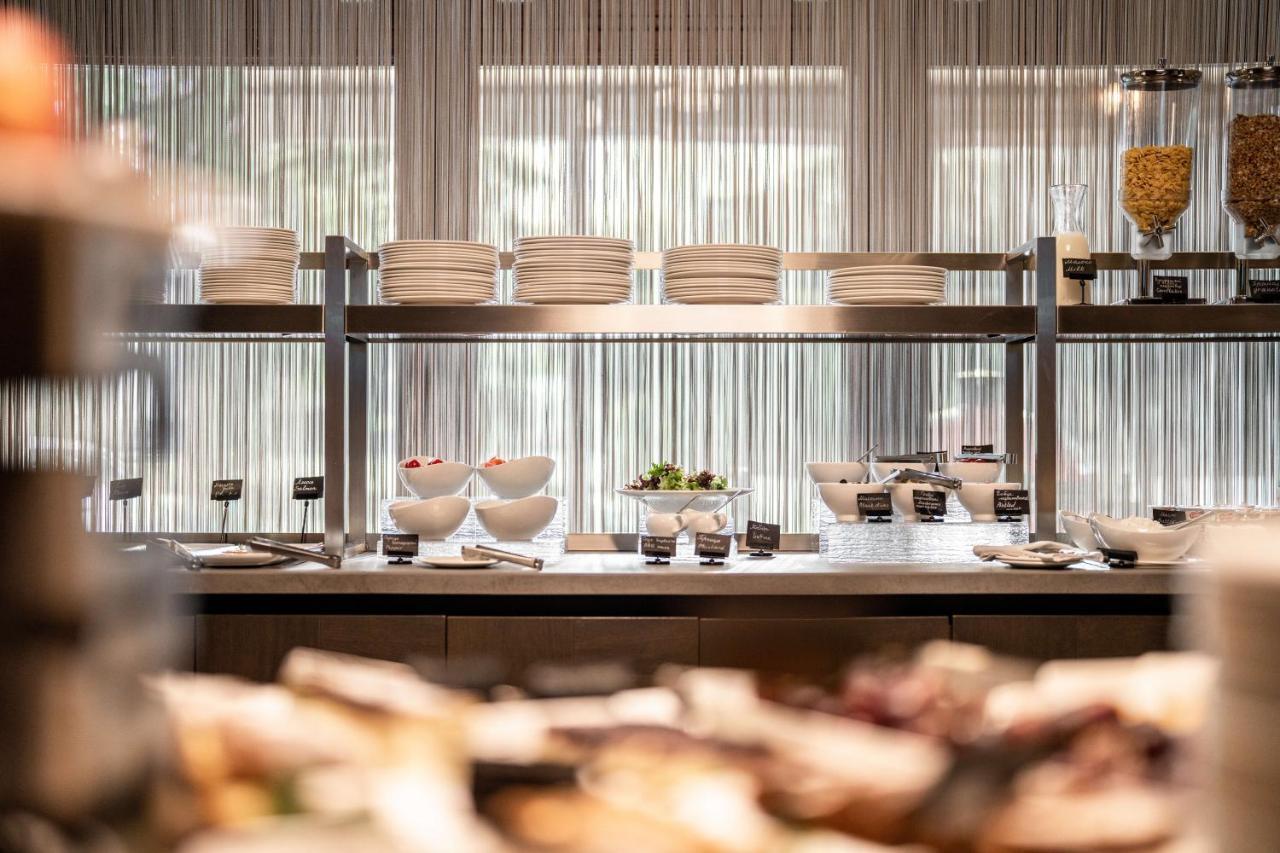 Grand Hotel Lviv Casino & Spa Ngoại thất bức ảnh The buffet at the restaurant