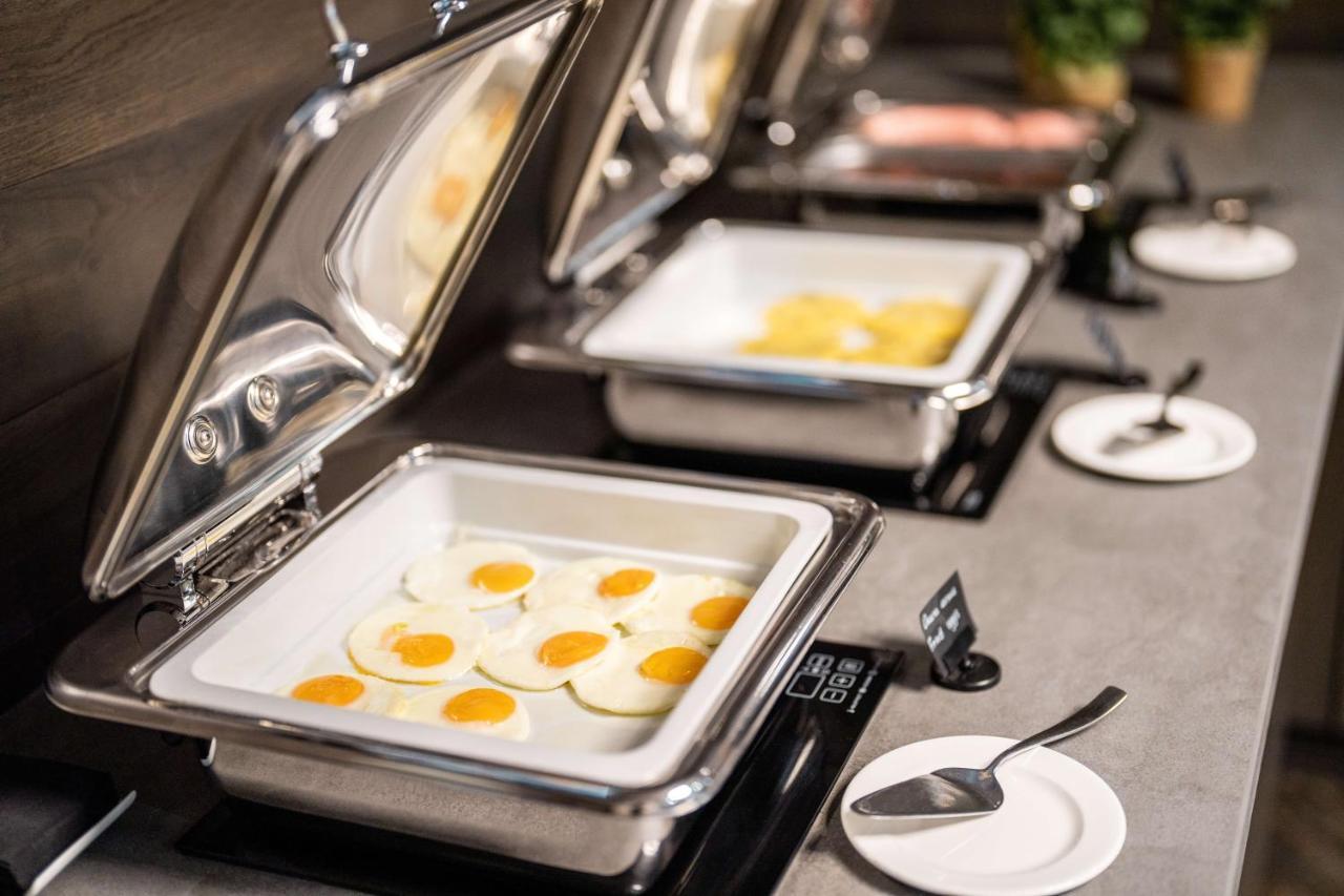 Grand Hotel Lviv Casino & Spa Ngoại thất bức ảnh A chafing dish