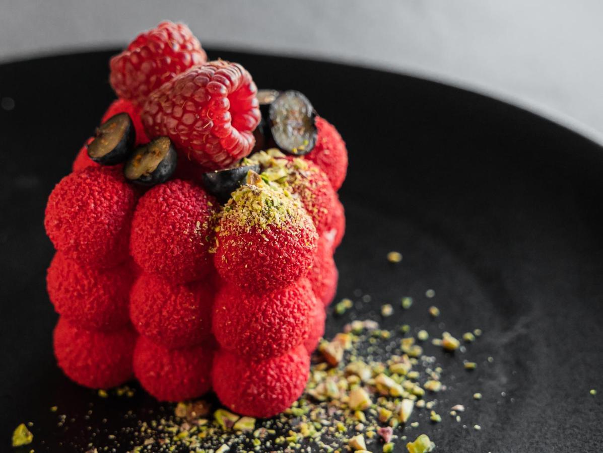 Grand Hotel Lviv Casino & Spa Ngoại thất bức ảnh A strawberry dessert