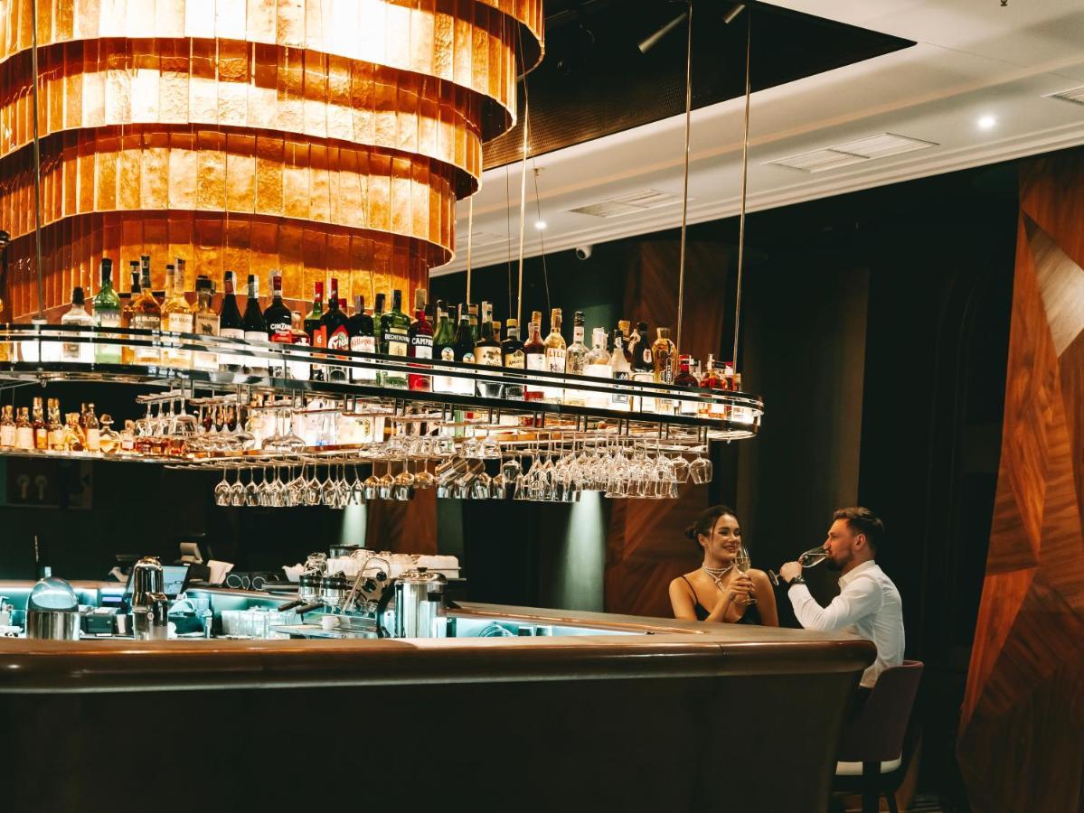 Grand Hotel Lviv Casino & Spa Ngoại thất bức ảnh The bar at the restaurant