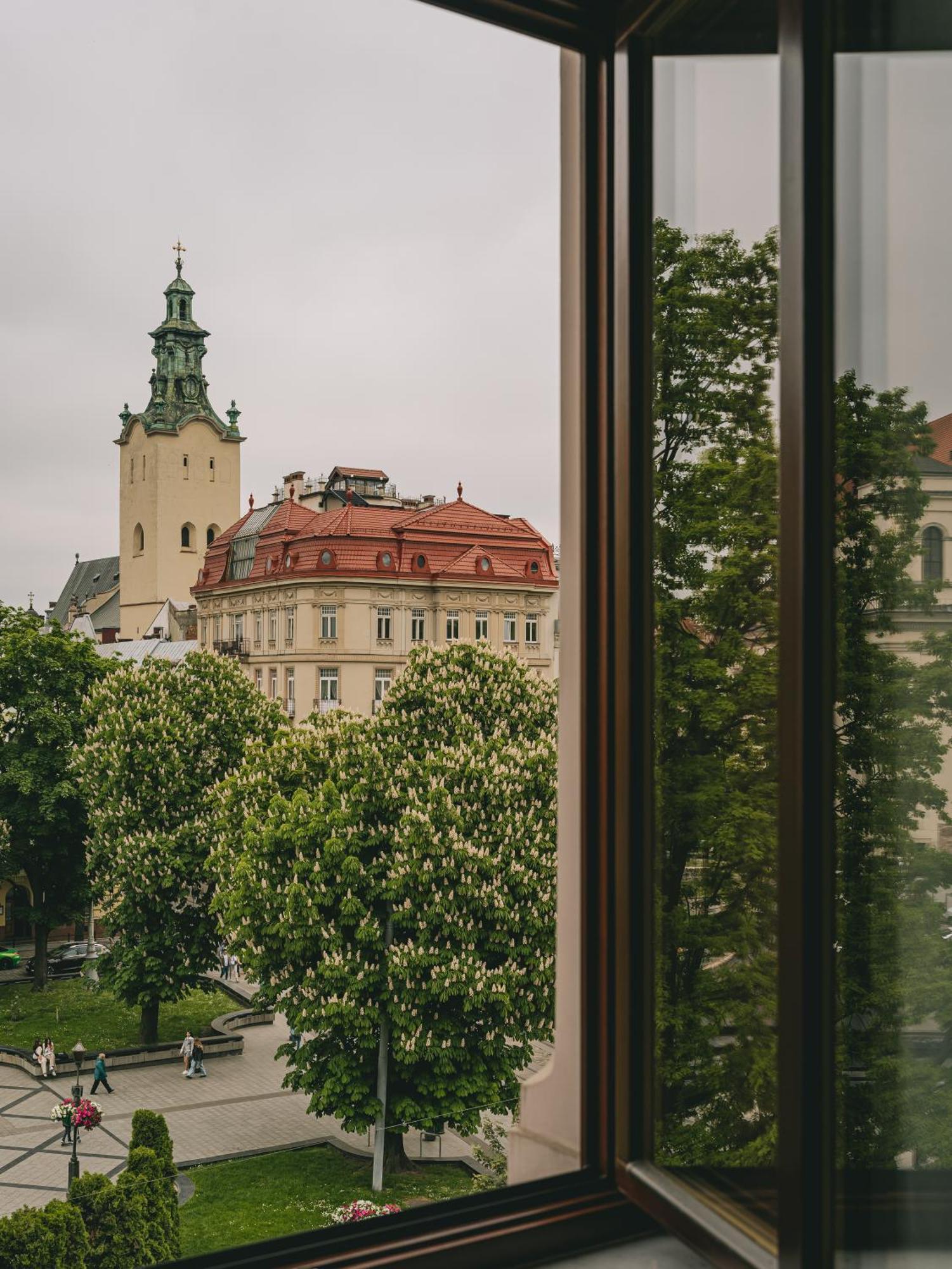 Grand Hotel Lviv Casino & Spa Ngoại thất bức ảnh The University of Hradec Králové