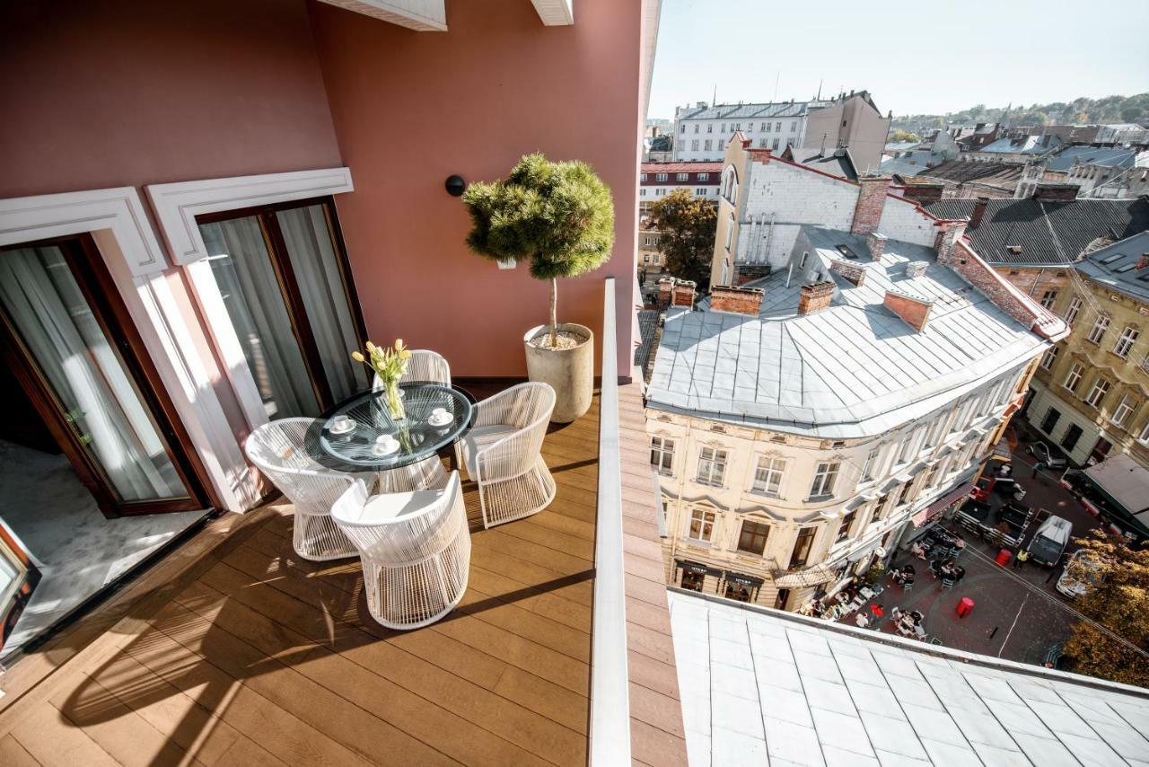 Grand Hotel Lviv Casino & Spa Ngoại thất bức ảnh A balcony