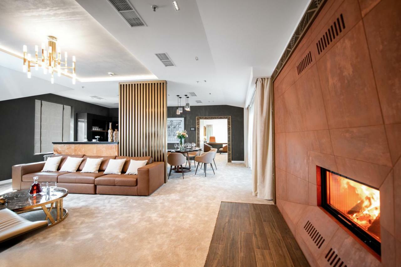 Grand Hotel Lviv Casino & Spa Ngoại thất bức ảnh Interior of a house